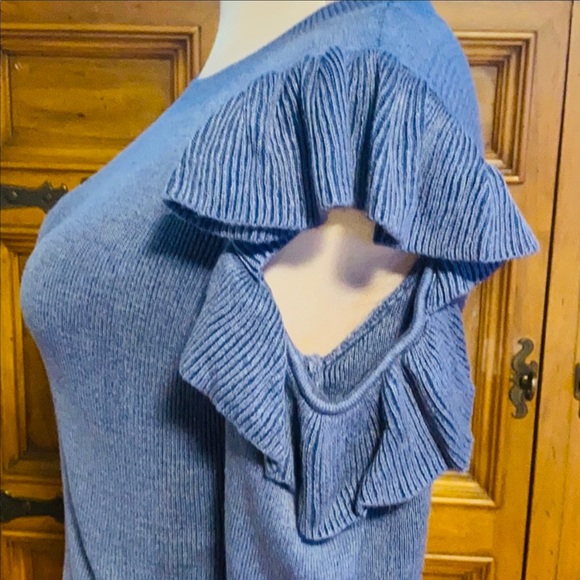 Open Shoulder Ruffled Blue Sweater - Picture 6 of 10